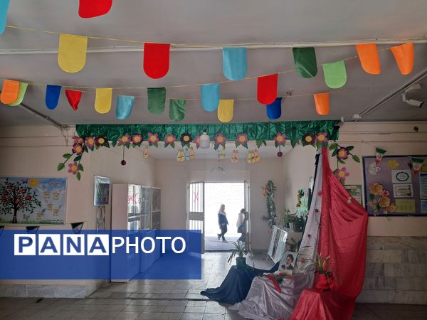 دانش‌آموزان مدرسه سمیه به استقبال دهه فجر رفتند