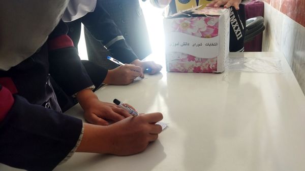 بیست و هشتمین دوره انتخابات شورای دانش آموزی در دبیرستان حجت‌ الاسلامی