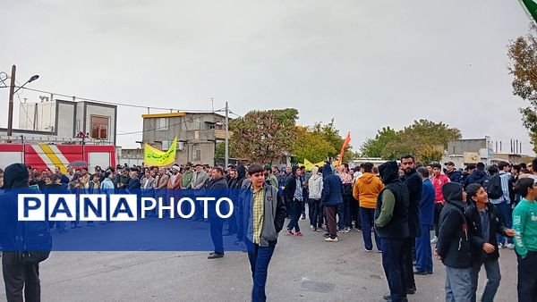 حماسه‌آفرینی دانش‌آموزان کمیجانی در راهپیمایی۱۳ آبان 