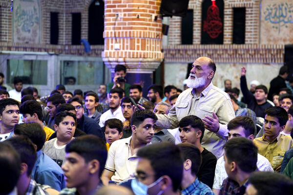 گردهمایی بزرگ ارکان هیات‌های دانش‌آموزی مدارس شهر تهران در حسینیه عشاق 