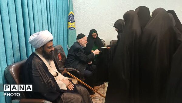 دیدار مسئولان و فعالان فرهنگی فامنین با امام‌جمعه 