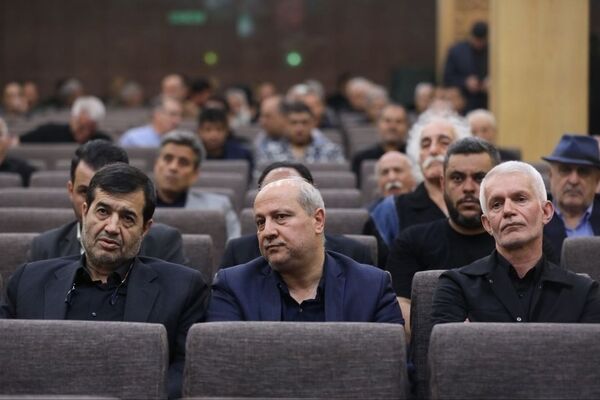 حضور وزیر ورزش و جوانان در مراسم ترحیم پدر شهیدان پورزند
