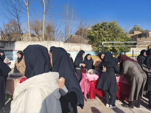 بازارچه کارآفرینی در دبیرستان شاهد ریحانه
