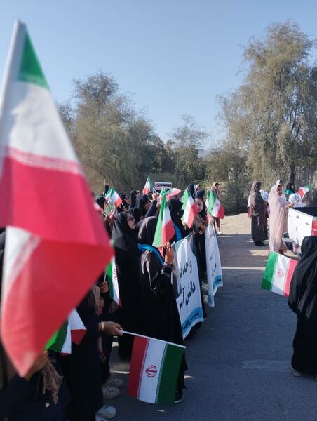 جشن پیروزی انقلاب در فین