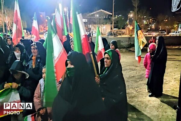 حضور در تجمعات خیابانی یعنی هیات من الذله در برابر دشمن زورگو و دروغگو