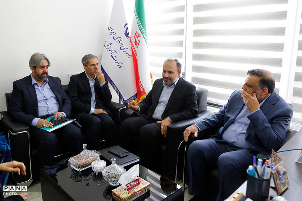 بازدید معاون پرورشی و فرهنگی از مرکز اطلاع‌رسانی و روابط عمومی وزارت آموزش و پرورش