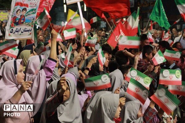 طنین زنگ میناب در پیشوا همزمان با تجمع شبانه ۲۰۶ و آغاز سال تحصیلی جدید