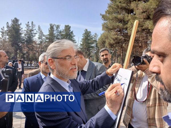 دومین روز گردهمایی از صحن دانش تا کرسی قانون‌گذاری 