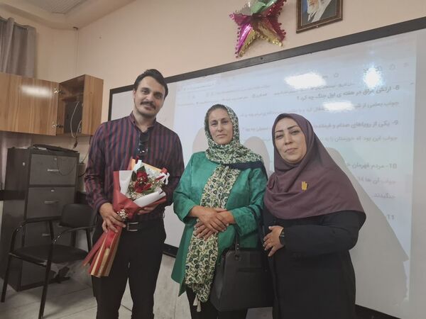 جشن روز معلم در دبستان عذرا پورشهریاری با برنامه های ویژه برگزار شد