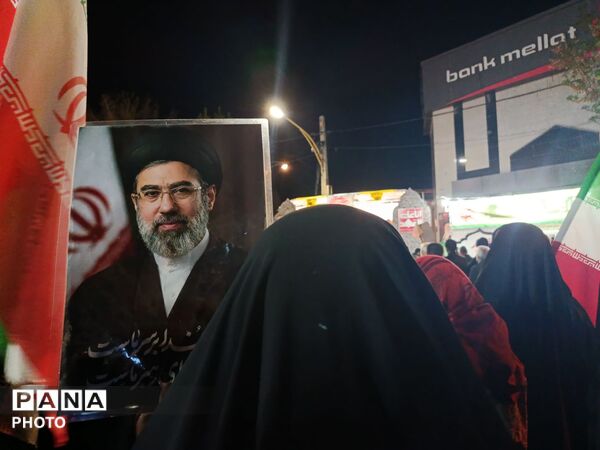 رمز موفقیت پیروزی ایران اتحاد مردم با نیروی مسلح است 