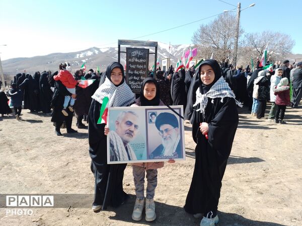 حضور دانش‌آموزان دبیرستان باهنر  در راهپیمایی روز هفتم شهادت رهبر انقلاب