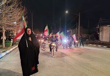 مردم  همدل شهر بار پای کار در دفاع از اقتدار کشور و اعلام بیعت با رهبری