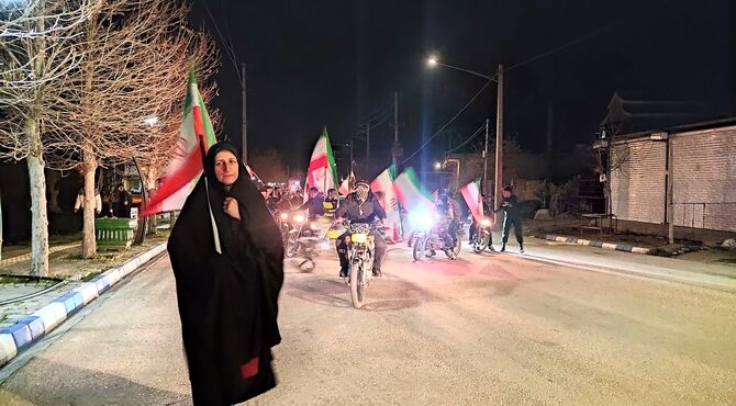 مردم  همدل شهر بار پای کار در دفاع از اقتدار کشور و اعلام بیعت با رهبری