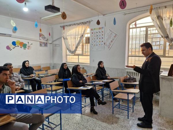 کارگاه آموزشی بررسی کتاب‌های درسی ویژه دبیران مدارس عشایری 