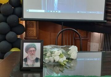 مراسم بزرگداشت رهبر شهید انقلاب اسلامی در مدرسه خلیج فارس جلفا 