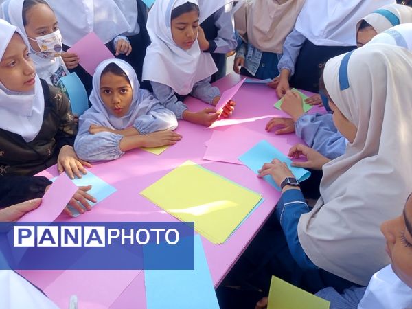 بازارچه کتاب در دبستان سمیه