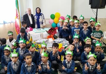 برگزاری جشن غنچه‌ها در مدرسه ادیب آموزش و پرورش ناحیه 5  اصفهان