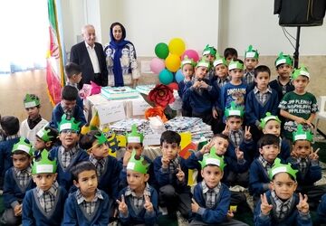 برگزاری جشن غنچه‌ها در مدرسه ادیب آموزش و پرورش ناحیه 5  اصفهان