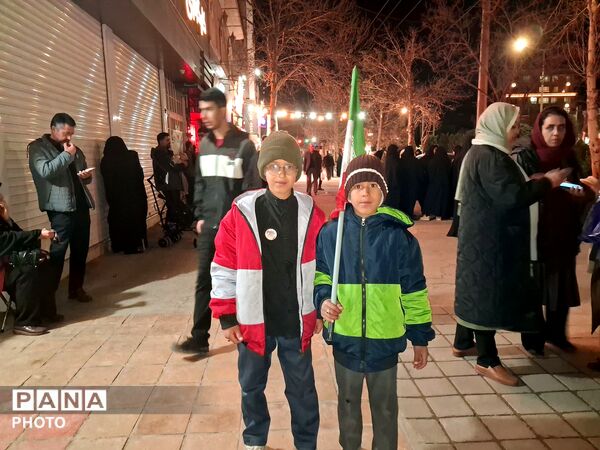  دهه نودی ها طراوت بخش اجتماعات شبانه در بلوار فضل نیشابور