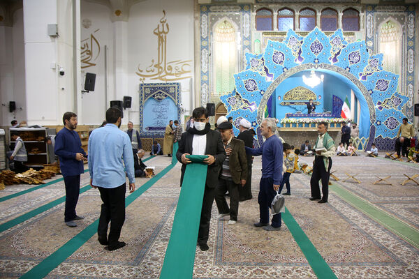 خدمت‌رسانی 35 خادمیار نوجوان در حرم حضرت معصومه(س)