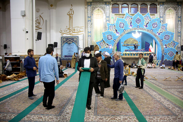 خدمت‌رسانی 35 خادمیار نوجوان در حرم حضرت معصومه(س)