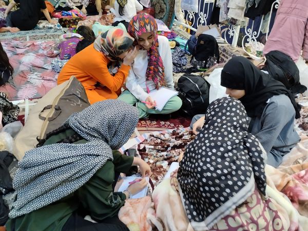 اعتکاف دختران نوجوان در مسجد سیدالشهدا مشهد