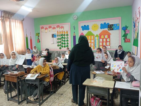 صبحانه سلامت با تم پرچم در دبستان نرجس 