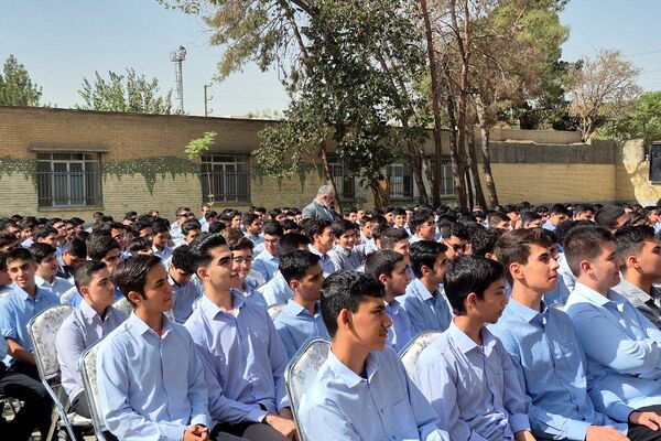 مراسم آغاز سال تحصیلی جدید در دبیرستان ماندگار شهید مدرس