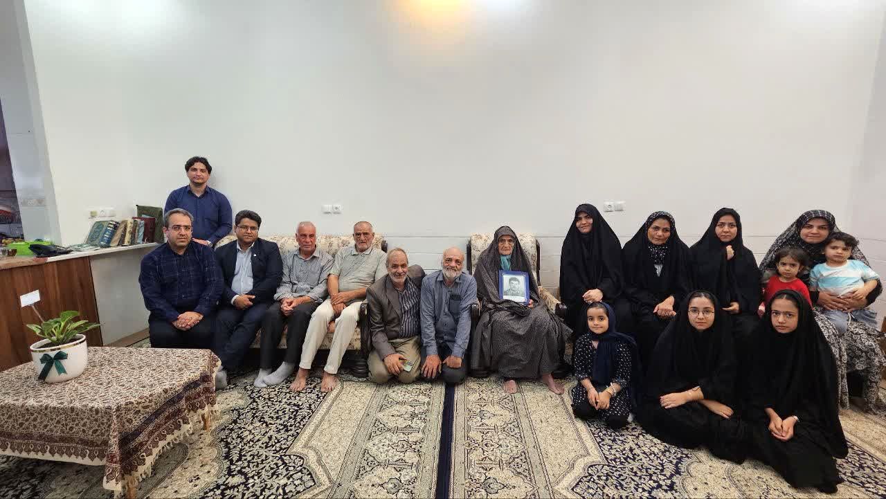 ادای احترام خبرنگاران پانا به مقام شهید جلال اقبال در چهل وششمین دیدار با خانواده شهدا