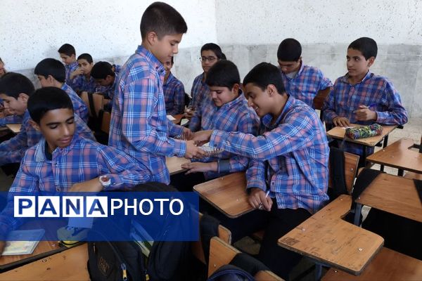 انتخاباتی برای ایجاد آرامش فکری و روحی در دبیرستان معارف صدرا ولایت 