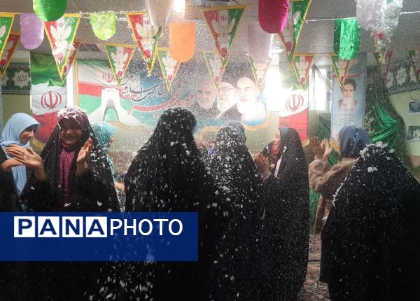 جشن با شکوه انقلاب در دبیرستان فدک منطقه ۱۲