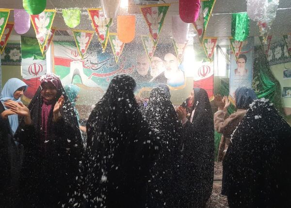 جشن با شکوه انقلاب در دبیرستان فدک منطقه ۱۲