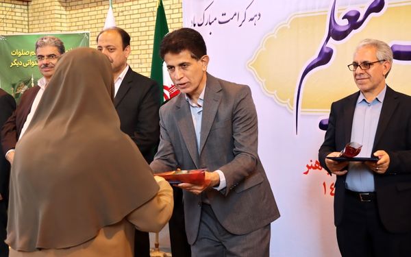 آیین سپاس معلم در دبستان دخترانه شهید باهنر بوشهر