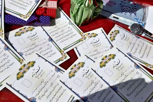 تجلیل از دانش آموزان برتر دبیرستان تاجیک بهارستان‌۲