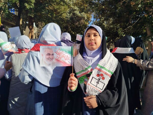 راهپیمایی 13 آبان با حضور حداکثری دانش آموزان در شهرستان نیشابور 