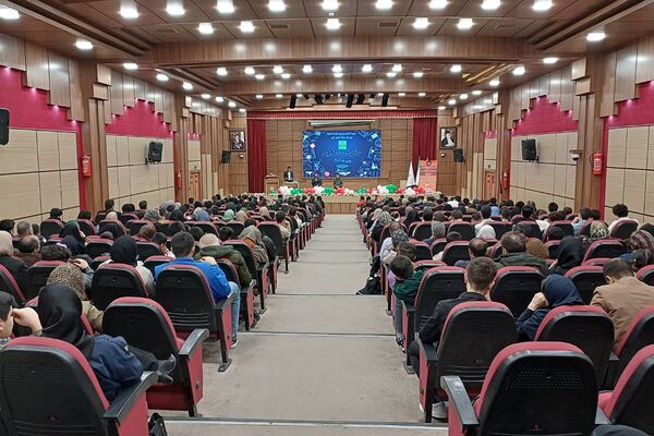 تقدیر از دانش‌آموزان دبیرستان هیات امنایی البرز در اردوگاه استانی شهید محمد منتظری شهریار 