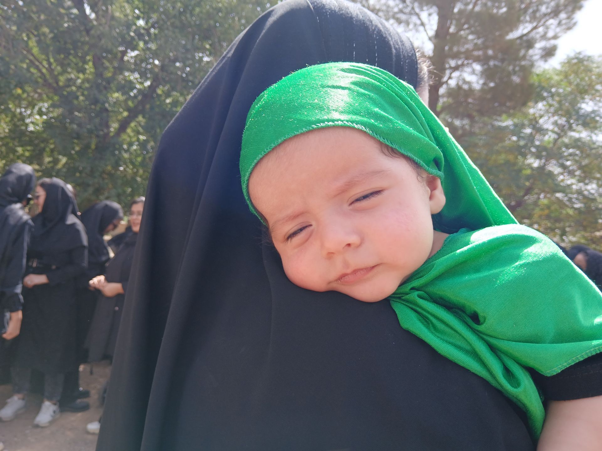 حضور پررنگ کودکان و نوجوانان روستای نقاب در همایش بزرگ عاشورای حسینی