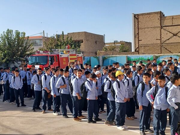 آموزش عملی اطفای حریق در دبیرستان نمونه مرحوم طاووسی خلیل آباد