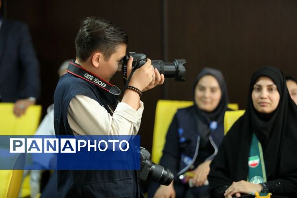 نشست صمیمی دانش‏‌آموز خبرنگاران و نمایندگان مجلس دانش‌آموزی آذربایجان شرقی با علی فلاحتکار