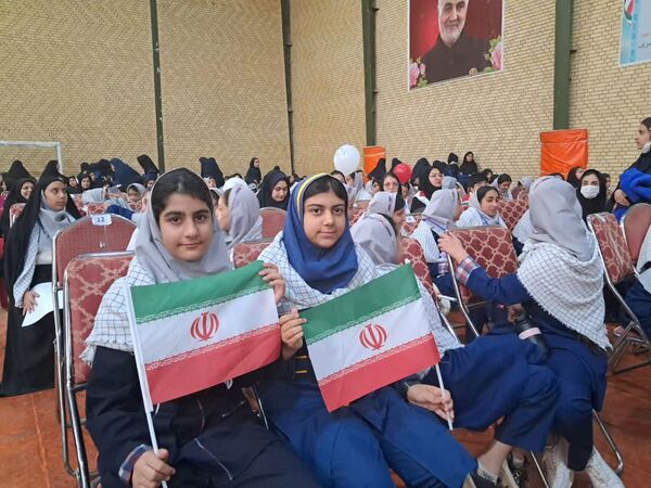 بیداری دانش آموزان ایرانی در یوم الله 13آبان 