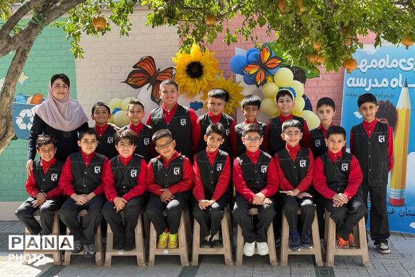 آغاز سال تحصیلی در مدرسه غیردولتی ایمان بجنورد با اجرای گارد پرچم