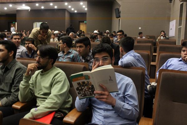 تقدیر از دانش‌آموزان و فرهنگیان برگزیده مسابقات قرآنی در استان قم