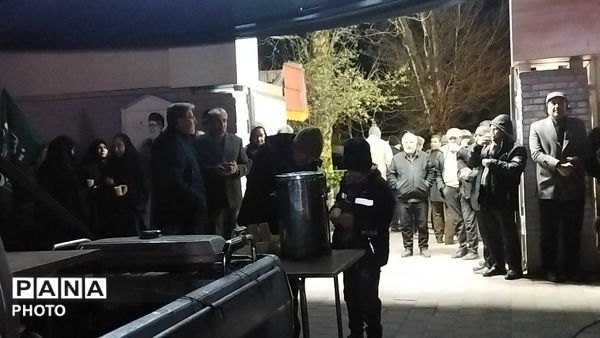 اجتماع خانوادگی فرهنگیان نیشابور در خیابان امام خمینی 