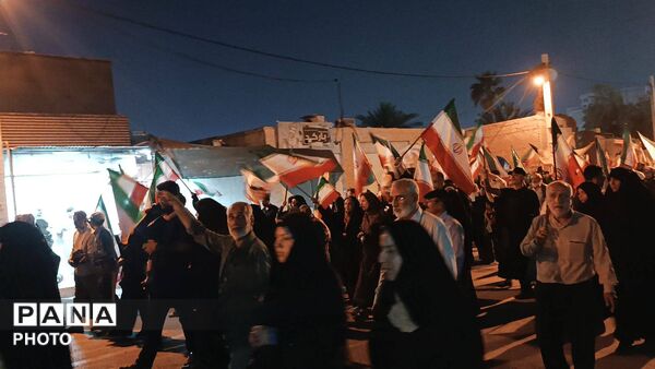 تجمع باشکوه مردم بندرعباس در حمایت از رهبری انقلاب