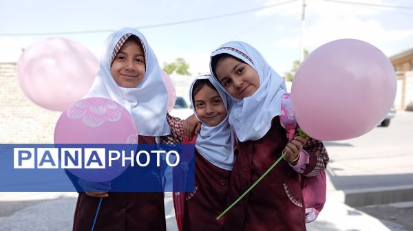 شکوفه‌های لبخند در جشن شکوفه‌ها؛ آغاز فصل دانش‌آموزی با شادی و هیجان
