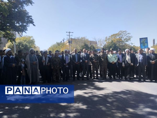 میز خدمت آموزش و پرورش باخرز در نماز جمعه