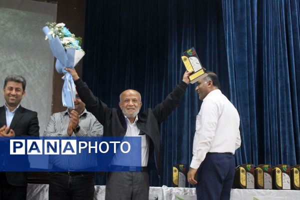 تجلیل از برگزیدگان دبیرستان شهید بهشتی شهرستان بوشهر (2)