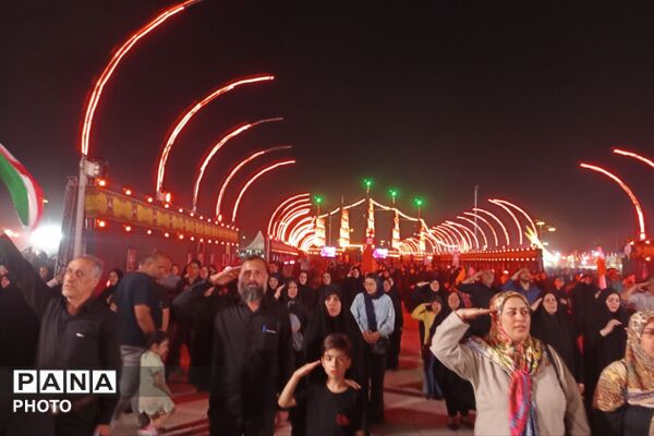 اجتماع اربعینی ها در میدان آزادی