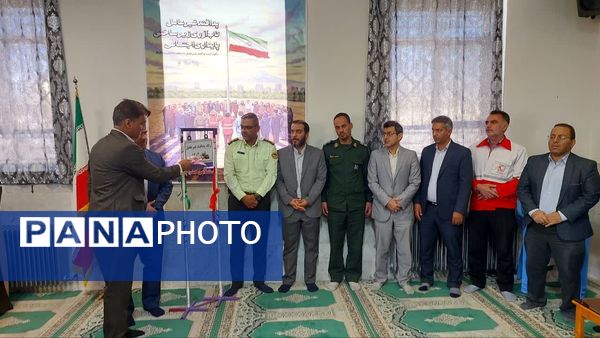 مراسم هفته گرامیداشت پدافند غیرعامل در دبیرستان دور اول صدرا مهریز