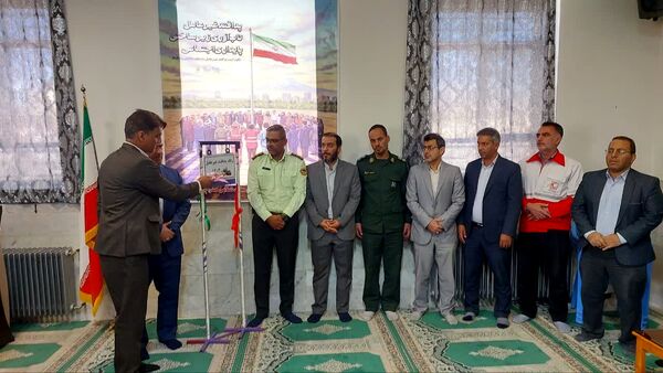 مراسم هفته گرامیداشت پدافند غیرعامل در دبیرستان دور اول صدرا مهریز